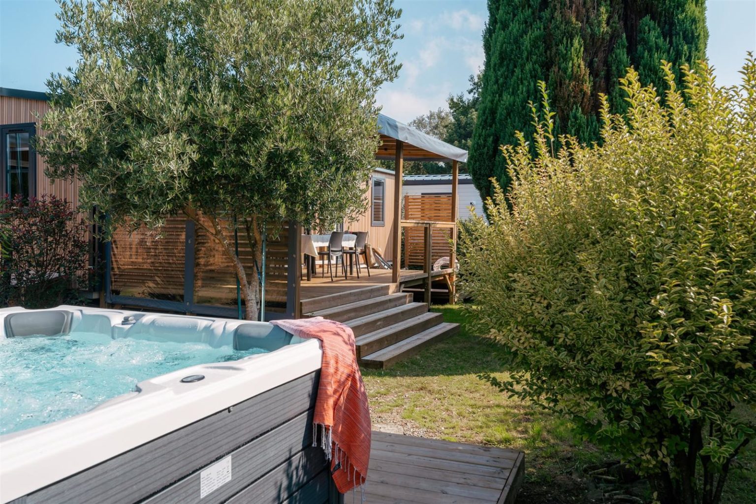 mobil-home avec jacuzzi privatif